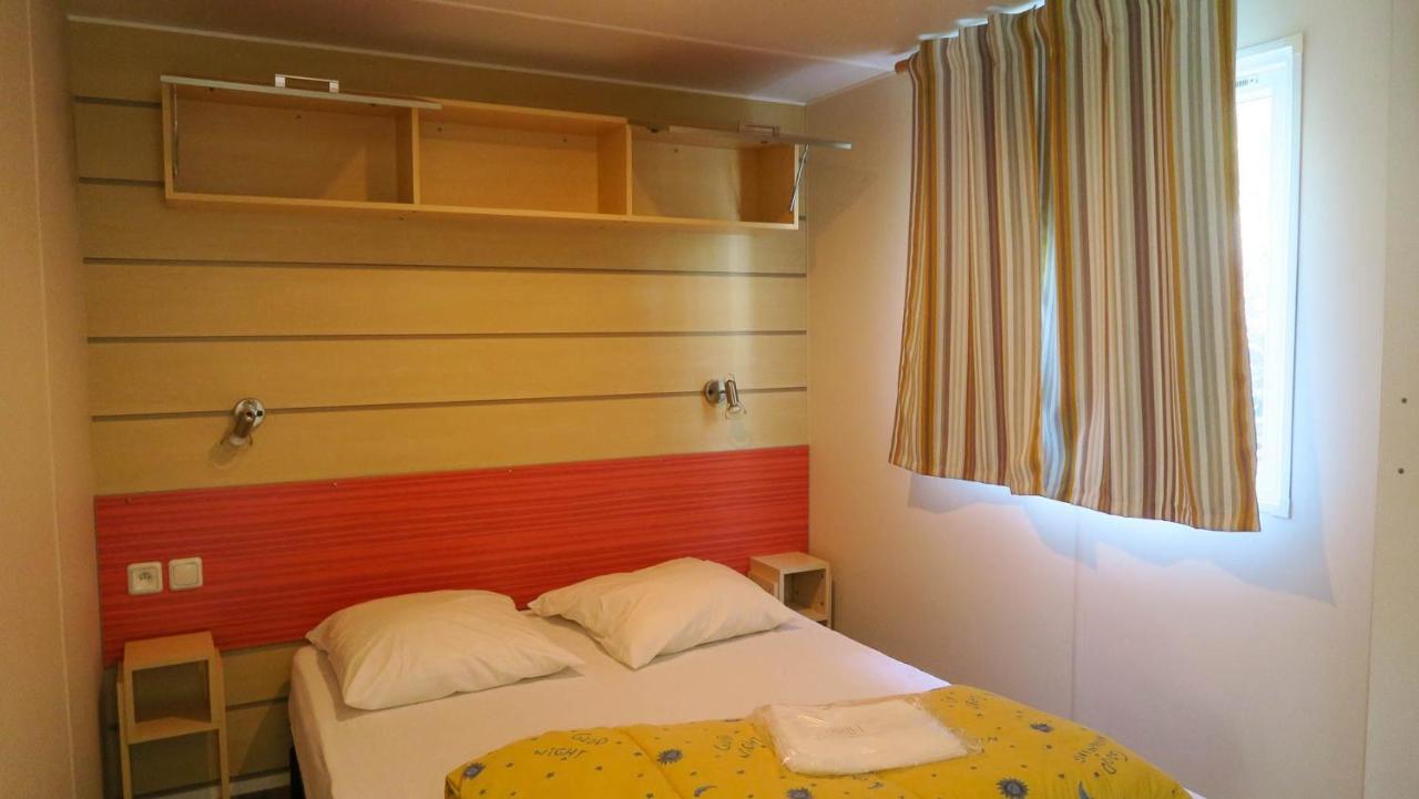 Camping Les Lacs De Courtes Hotel Estang Exterior foto