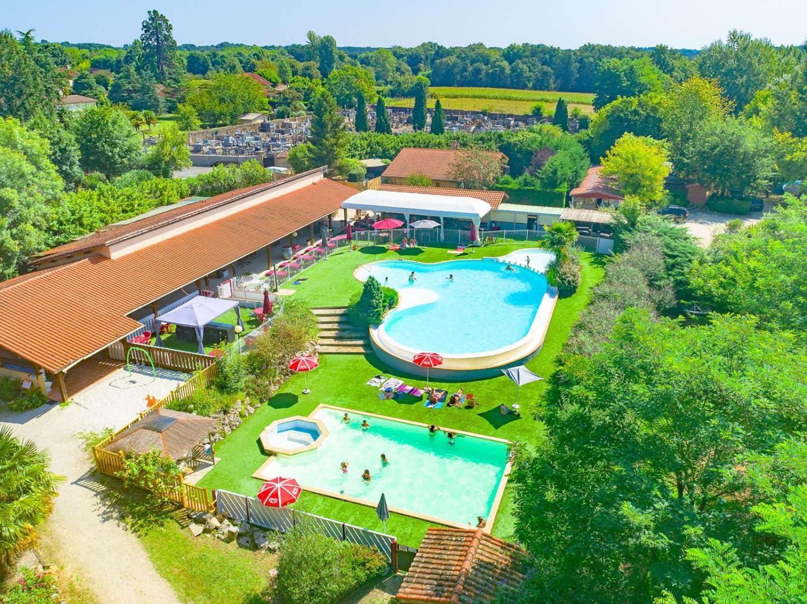 Camping Les Lacs De Courtes Hotel Estang Exterior foto